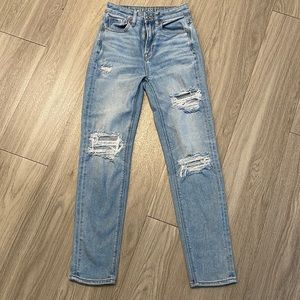 “Mom” jeans American Eagle